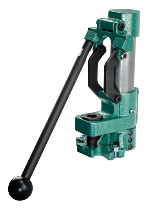 Robustní jednooperační lis s 2" ocelovým pístem, otevřeným čelním přístupem a možností uchycení kdekoliv na lavici. Vyrobeno v USA pro maximální přesnost a spolehlivost.