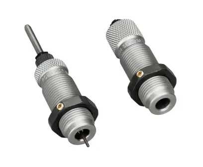 Sada dvou krčkových matric RCBS Neck Die Set pro ráži .300 WBY MAG obsahuje krčkovou matrici s expanzní a vytahovací jednotkou a usazovací matrici se šroubem pro usazení střely.