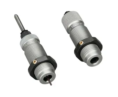 Tato dvoudílná sada RCBS F L Die Set je určena pro přebíjení lahvovitých nábojnic a skládá se z celoplošné kalibrační matrice s expander-vypichovací jednotkou a usazovací matrice s usazovacím kolíkem pro střely. Ráže .338-378 WBY MAG